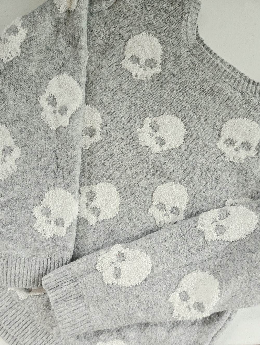 Cupcakes and Cashmere Grey Skull Pattern Knit Crewneck Pullover Sweater 2X